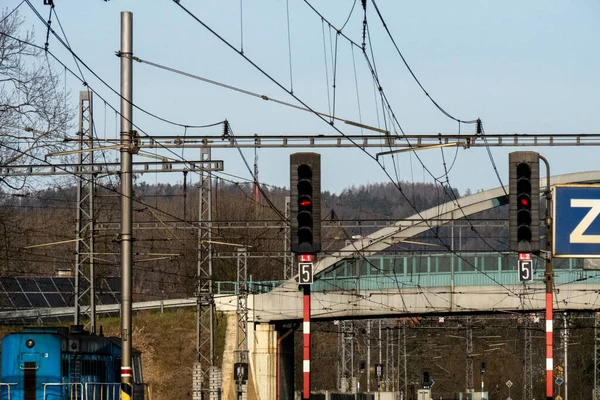 Alter Bahnhof Schienen Drähte Peron Beton — Stockfoto