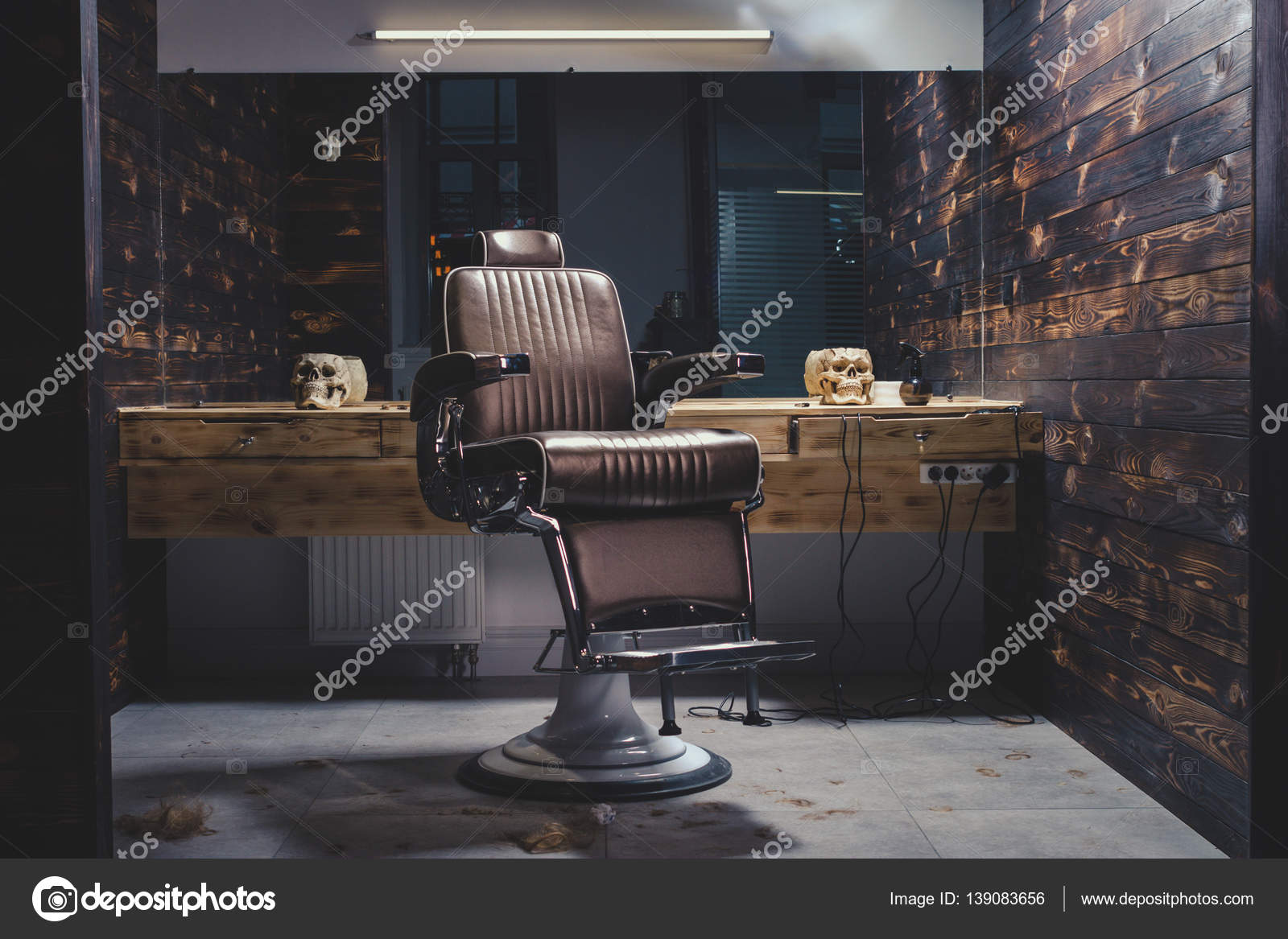 1,410 Fotos de Stock de Cadeira De Barbeiro Antiga - Fotos de