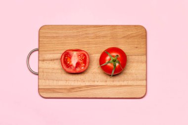 Dilim yakınındaki bir taze domates