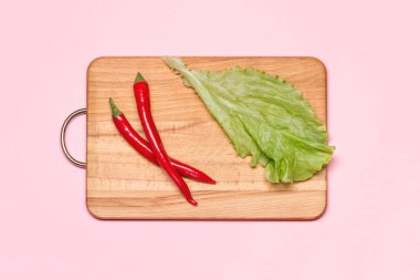 Wo kırmızı biber biber taze yeşil marul yakınındaki