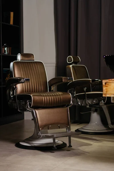 Cadeira de barbeiro vintage elegante — Fotografia de Stock