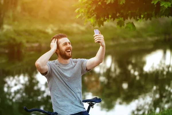 Handsome Young Man Grey Shirt Blue Jeans Stops Cycling Selfie — Stock Photo, Image