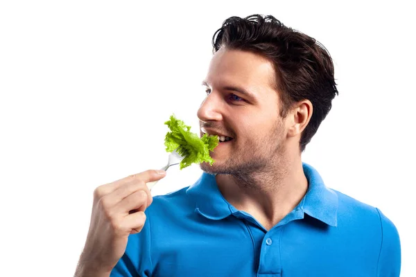 Homme Shirt Bleu Mangeant Une Feuille Laitue Sur Une Fourchette — Photo