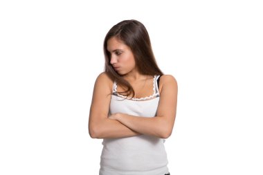 Güzel genç kız mutsuz beyaz arka plan üzerinde izole