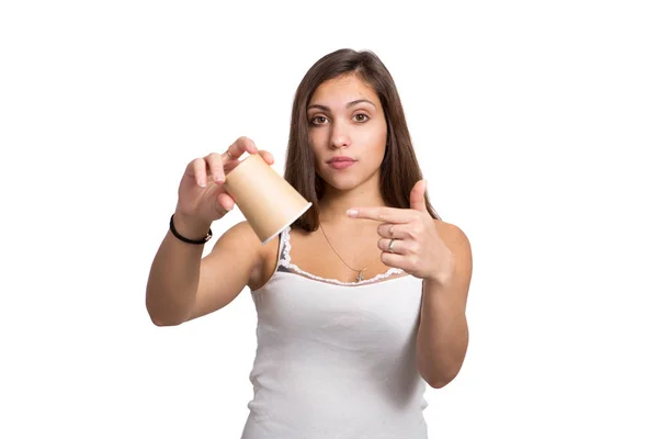 Hermosa joven con un vaso en la mano aislado sobre fondo blanco Imágenes De Stock Sin Royalties Gratis