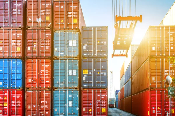 Business Logistik Containerfrachtschiff für den logistischen Import-Export Stockbild