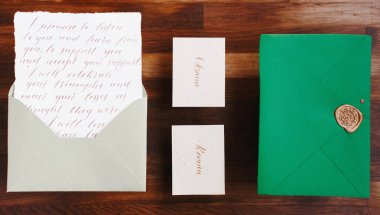 Wedding details flat lay. Wooden background. Wedding invitation. Wedding bouquet. Mock up. Envelope. Copy space.