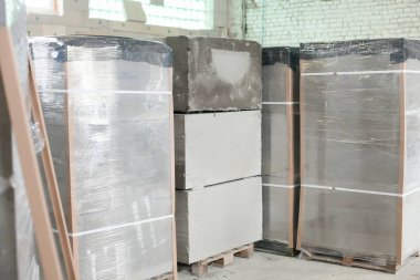 Köpük beton bloklar üretimi. Hafif inşaat tuğlası. Hafif köpüklü alçı taşı bloğu.