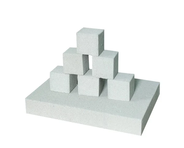 用白色隔热的轻质建筑砖. 白色隔离的轻质泡沫石膏块. — 图库照片
