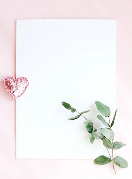 Background with copy space blank on pink background with pink glittered hearts, eucalyptus branch. White paper top view, flat lay, minimal style. Moke up card. — Stock Photo, Image