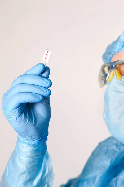 Close Doctor Hand Holding Vaccine Medical Equipment Doctor Wearing Personal — Stock Photo, Image