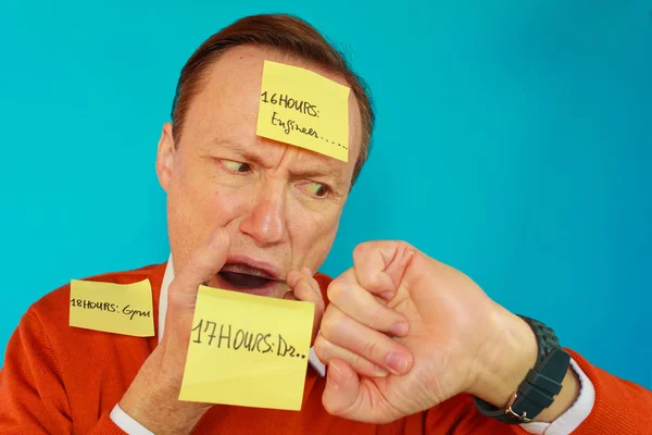 bir adam çok stresli yaşam onun telaşlı ritm tarafından