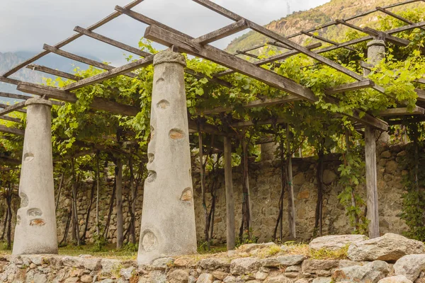 Carema, Piedmont, İtalya üzüm bağları tipik tarım mimarisi