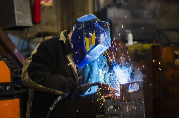 Welders working at the factory made metal — Stock Photo, Image