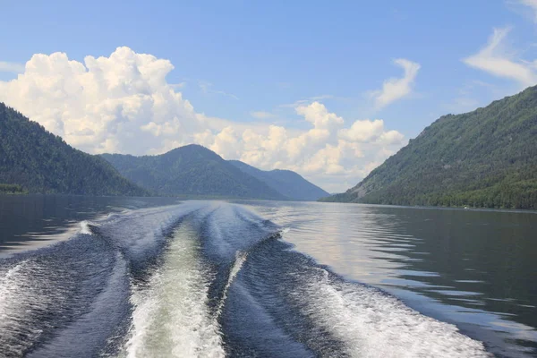 Teletskoe Gölü, Altay, Rusya