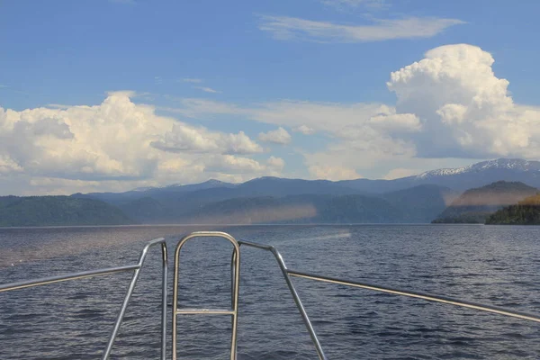 Teletskoe Gölü, Altay, Rusya