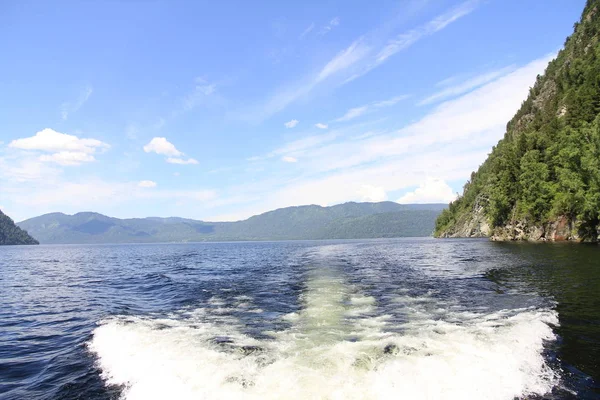 Teletskoe Gölü, Altay, Rusya