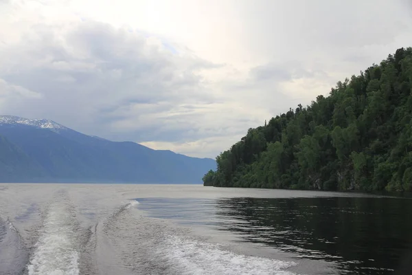 Teletskoe Gölü, Altay, Rusya