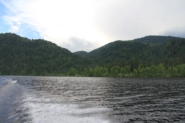 Teletskoe Gölü, Altay, Rusya