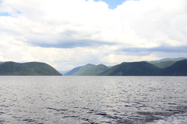 Teletskoe Gölü, Altay, Rusya