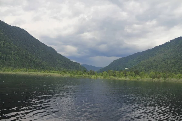 Teletskoe Gölü, Altay, Rusya