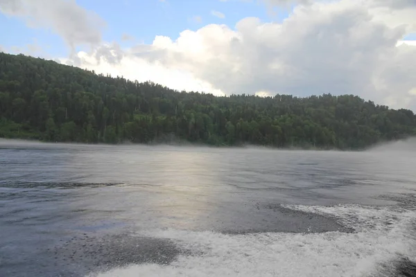 Teletskoe Gölü, Altay, Rusya