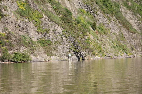 Teletskoe Gölü 'nün güzel vahşi doğası Altay.