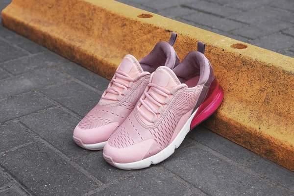 Roze Sneakers Schoenen Voor Meisje Vrouwenschoenen — Stockfoto