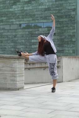 Spor, dans ve kentsel kültür kavramı - güzel sokak dansçısı
