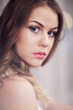 Zarif siyah iç çamaşırı ve çorap güzel seksi Bayan. Moda portre modelinin kapalı.