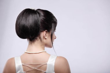 luxuious gelinlik siyah saçlı güzel gelin