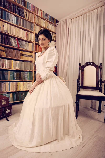 Ritratto d'arte di una sposa in abito vintage — Foto Stock