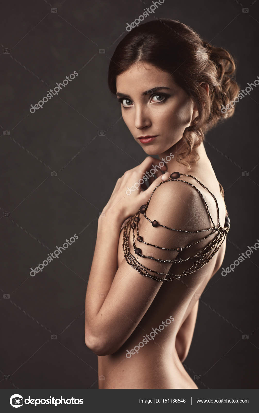 pervogo-professionalnoe-foto-goloy-zhenshini-tetka-delaet-eroticheskiy