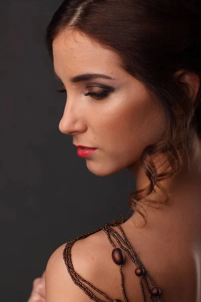 Naked beautiful woman wearing necklace around her neck and shoulders, closeup portrait with shoulder — Stock Photo, Image