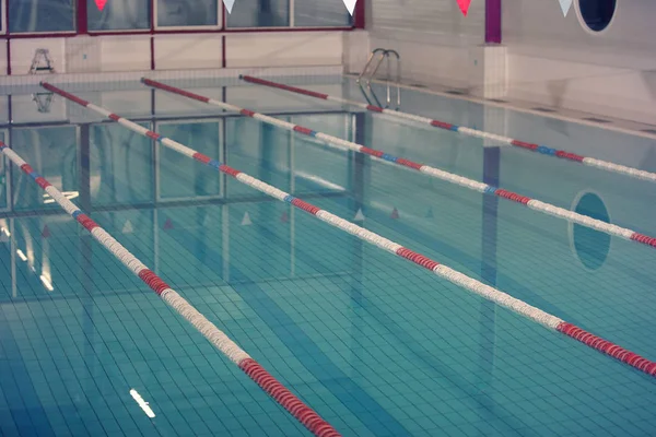 Indoor sport-zwembad — Stockfoto