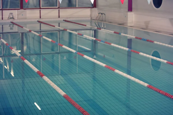 Piscina deportiva cubierta —  Fotos de Stock