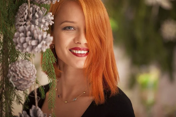 Model z creative fryzurę obchodzi roku ney — Zdjęcie stockowe