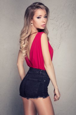 Seksi sarışın moda kadın.