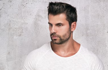 poz kas yakışıklı adam.