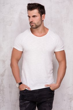 poz kas yakışıklı adam.