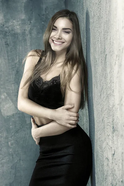 Moda joven modelo chica posando . —  Fotos de Stock