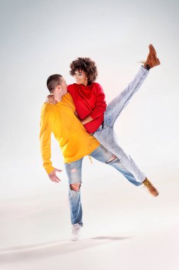 Studio modern dansçılar.