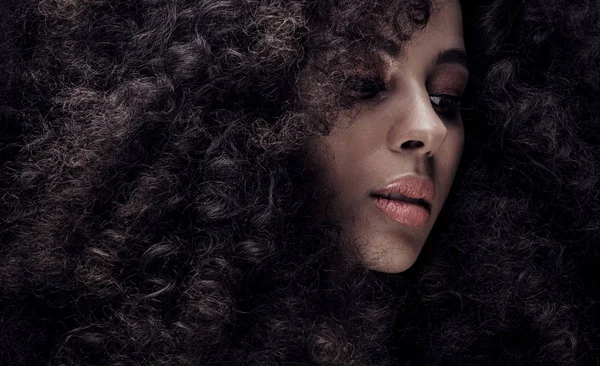 Beauty portrait of girl with afro. — Stock Photo, Image