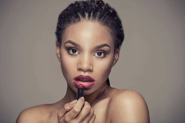 Retrato de beleza da menina africana . — Fotografia de Stock