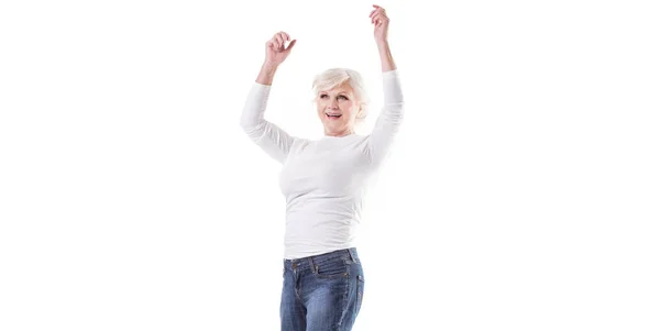 Счастливая зрелая женщина прыгает . — стоковое фото