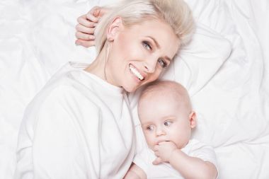 6 ay oğlu ile annesi.