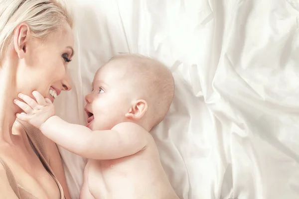 Mother with her 6 months son. — Stock Photo, Image