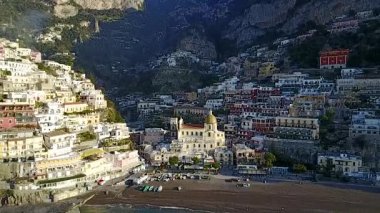 Positano, Amalfi Coast, İtalya havadan görünümü.