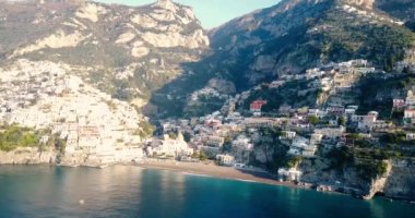 Positano, Amalfi coast, İtalya havadan görünümü.