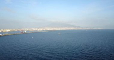 Hava, uçağın shot - güzel manzara Vezüv Yanardağı, Naples, İtalya.